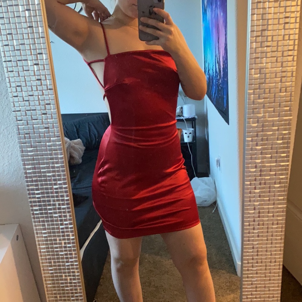 Cute fashion nova dress, never worn with tags still on - Picture 3 of 5